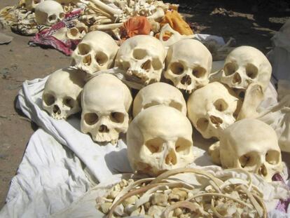 Varios restos humanos decomisados por las autoridades en el distrito de Bardhaman, en abril de 2007.