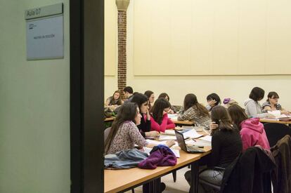 Alumnes del Màster d'Edició de la UAB, durant una de les classes d'un curs anterior.