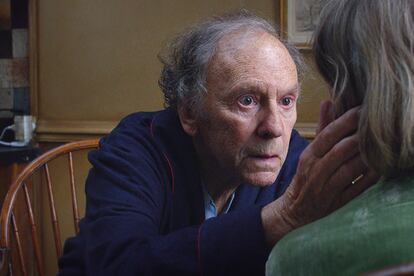 Jean-Louis Trintignant y Emmanuelle Riva en 'Amor', una película de 2012 dirigida por Michael Haneke, que recibió un Oscar y un Globo de Oro, entre otros premios.  