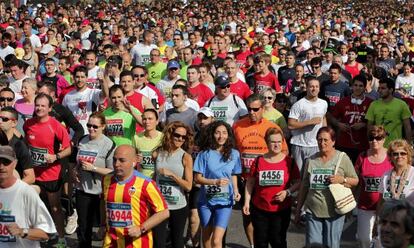 La Volta a Peu congrega atletas y no tan atletas en las calles de Valencia.