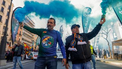 Manifestación convocada por el sindicato de la Policía Nacional JUPOL y la asociación profesional de la Guardia Civil JUCIL