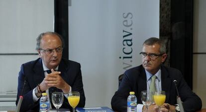 El decano del Colegio de Abogados de Valencia, Mariano Durán (izquierda), y el presidente del Consejo Valenciano de Colegios de Abogados, Rafael Bonmati.