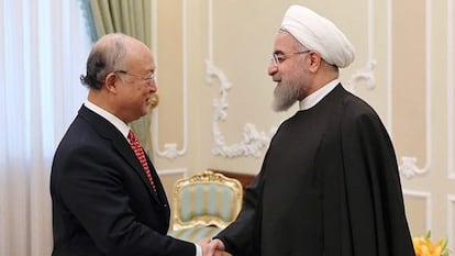 El presidente de Irán, Hassan Rowhani, con el director del OIEA, Yukiya Amano, el 20 de septiembre de 2015 en Teherán.