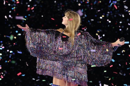 Taylor Swift se presenta en el escenario durante la noche dos de Taylor Swift | The Eras Tour en el Nissan Stadium el 6 de mayo de 2023 en Nashville, Tennessee.