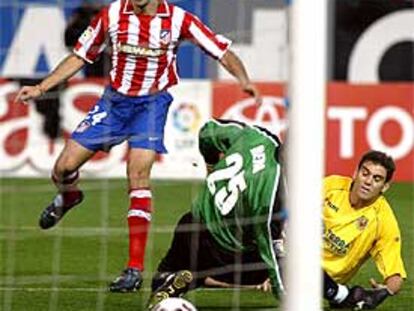 Novo dispara y consigue el gol del Atlético.
