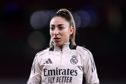Olga Carmona, durante el calentamiento de la vuelta de los cuartos de final de la Champions ante el Arsenal en el Emirates (Londres) el pasado 26 de marzo.