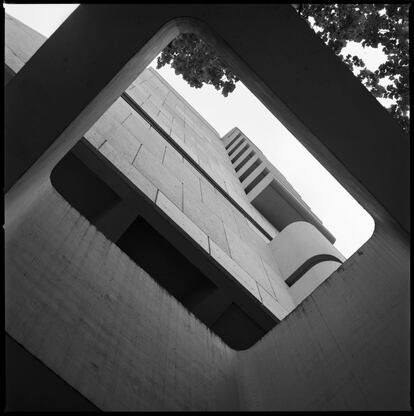 Estación de bomberos Massena, París, Francia (Jean Willerval y Prvoslav Popovic, 1971).