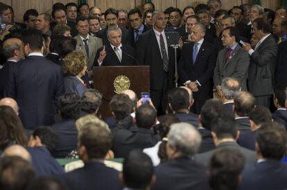 Michel Temer rodeado de sus Ministros el pasado 12 de mayo.