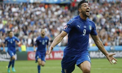 Pell&egrave; celebra su gol a Espa&ntilde;a.