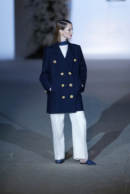 Audrey Marnay con el peacoat de Saint Laurent