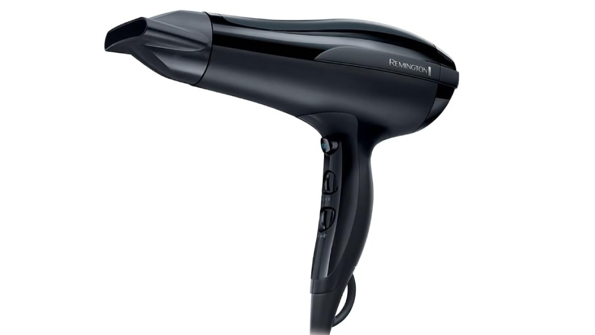 Secador de pelo iónico, de la marca Remington.