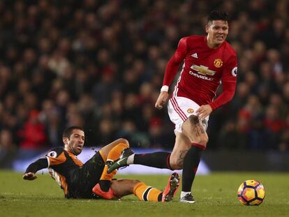 Marcos Rojo, jugando el mi&eacute;rcoles con el Manchester United.