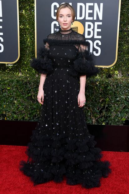 Jodie Comer, de Killing Eve. Su personaje es uno de los mejores vestidos de la televisión y apostó por el negro con este impresionante Ralph & Russo para acudir a la gala.