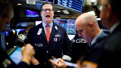Agentes bursátiles en el parqué de Wall Street