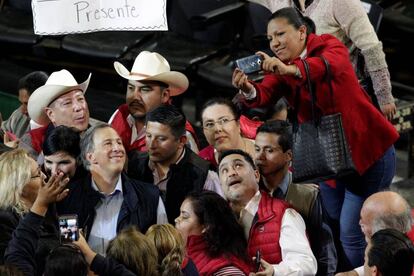 José Antonio Meade, precandidato del PRI, con sus simpatizantes en Monterrey.