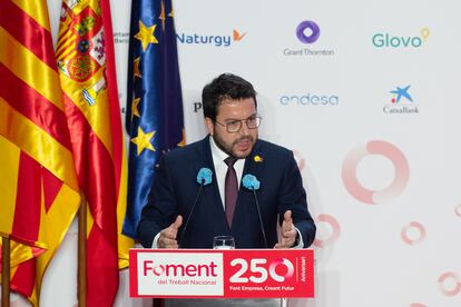 El presidente de la Generalitat, Pere Aragonès, interviene en el acto de entrega de las Medallas Conmemorativas y de los XIV Premios Carles Ferrer Salat, este lunes.