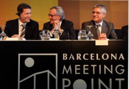 El alcalde de Barcelona, Xavier Trias(c), acompañado del viceprimer ministro de la Federación de Rusia Alexander Zhukov (i) y el secretario de Estado de Transportes, Isaías Taboas, durante la inauguración del salón Barcelona Meeting Point 2011.