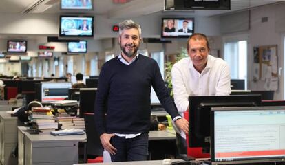 Dani Garrido y Manu Carreño, en la redacción de la cadena SER.