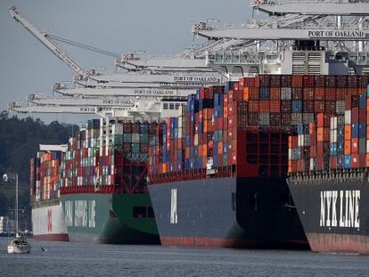 Barcos sin descargar en el puerto de Oakland, el mi&eacute;rcoles.