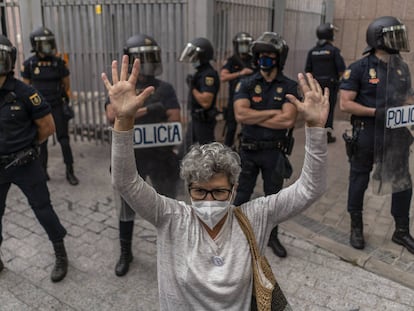 Las protestas contra los confinamientos en Madrid, en imágenes