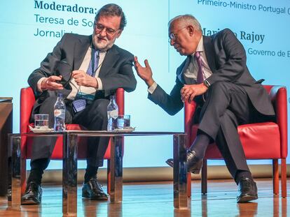 El expresidente español Mariano Rajoy y el ex primer ministro portugués, António Costa, este martes en el Foro La Toja-Vínculo Atlántico, en la Fundación Calouste Gulbenkian, en Lisboa.