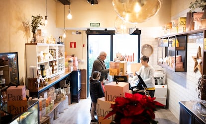 La nueva tienda de las hermanas Pavolucci al lado de Düal Café, donde venden panettones y otros productos.