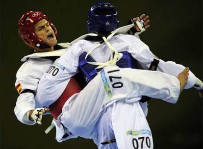 El dominicano Gabriel Mercedes en una acción del combate con Ramos (a la izquierda).