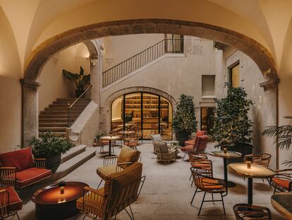 Uno degli spazi comuni del boutique hotel Palau Fugit, a Girona. 