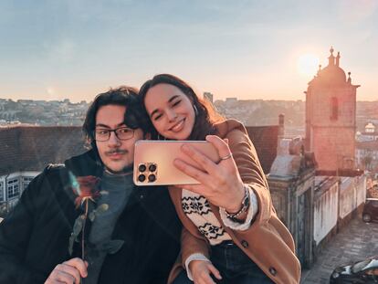 Los españoles nos sacamos una media de 12 'selfies' diarios. La cámara frontal de 16 MP del Honor X8 permite conseguir un autorretrato perfecto.