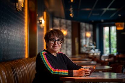 La escritora francesa Brigitte Benkemoun, en el Café Comercial, en Madrid.