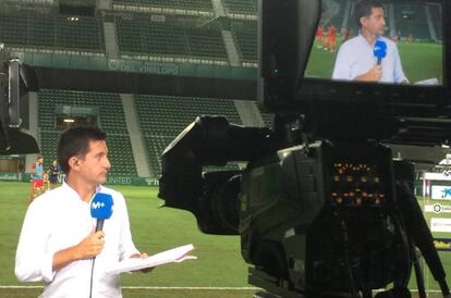 Sergio Sánchez en la previa de un partido de LaLiga SmartBank.