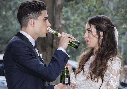 Marc Bartra y Melissa Jim&eacute;nez.