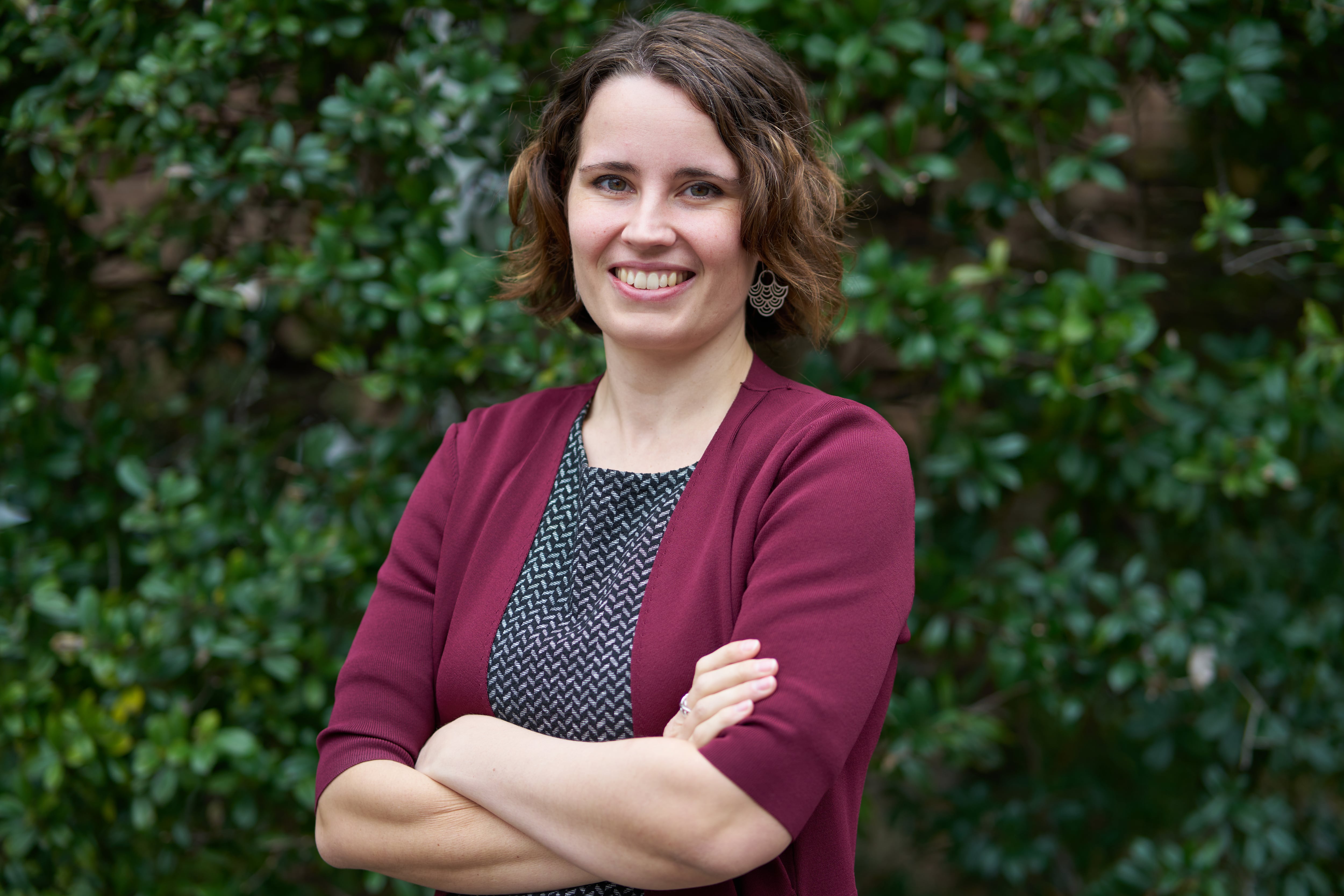 Helen Toner, exconsejera de OpenAI: “Aunque la IA no avance más, su impacto ya es como el de internet”