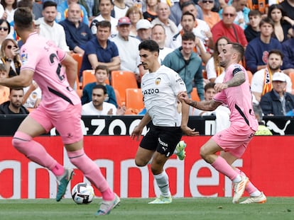 Diego López durante el partido entre el Valencia y el Espanyol, en Mestalla este domingo.