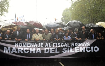 La marcha fue convocada por cinco fiscales como homenaje al compañero fallecido cuando se cumplía un mes de su muerte.