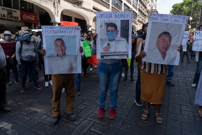 Vecinos de Xoxocotla, en una marcha en Cuernavaca contra la violencia en el municipio, en abril.