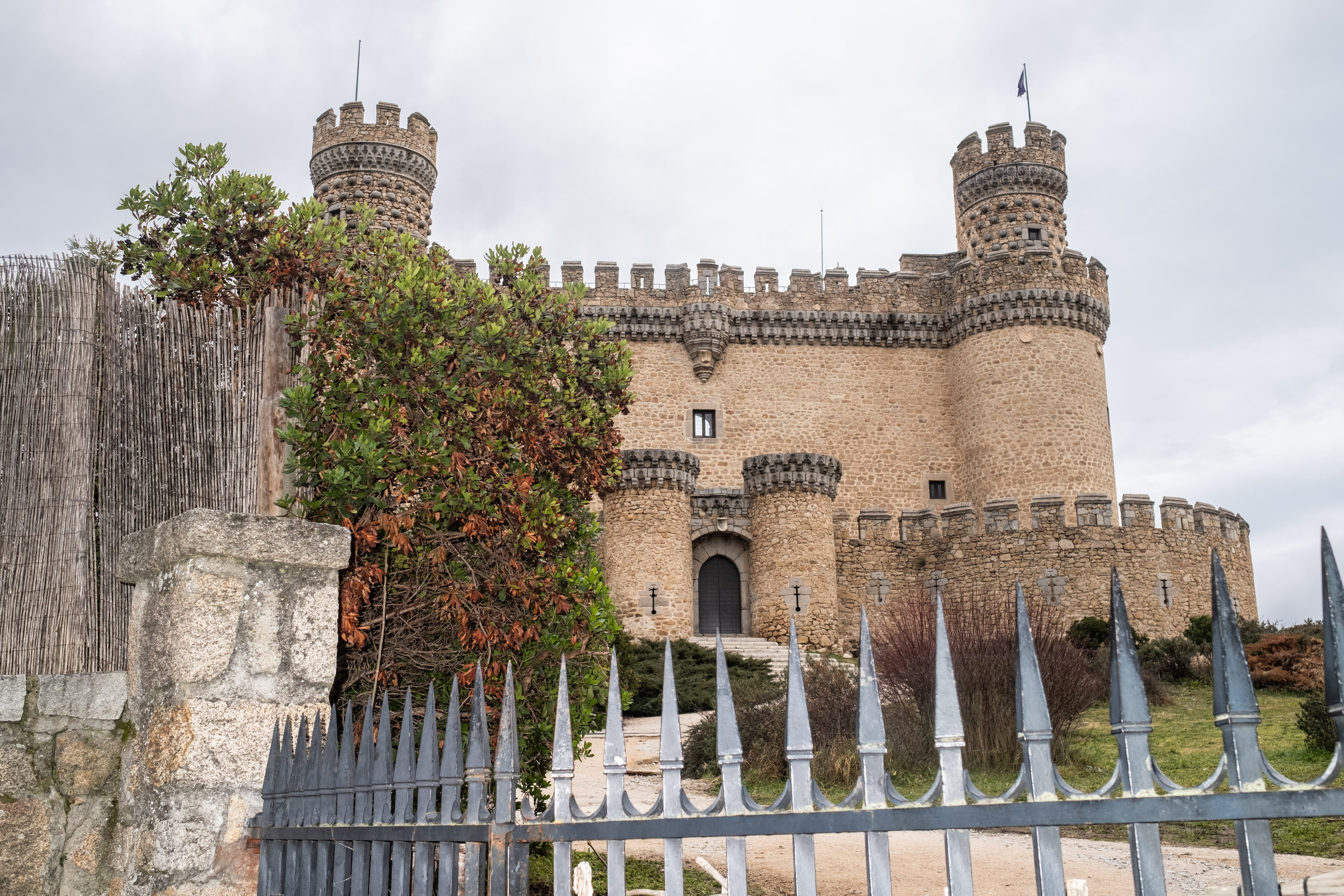 
El Castillo Nuevo de Los Mendoza, cerrado al público. 
