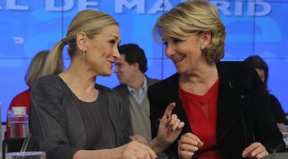 Cristina Cifuentes y Esperanza Aguirre, hoy en la sede del PP.