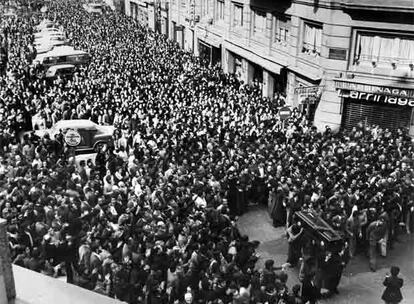 Entierro, en marzo de 1976, de los trabajadores muertos en Vitoria en un enfrentamiento con la policía.