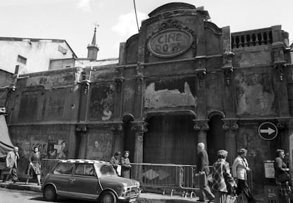 Fachada del Cine Doré a finales de los años setenta. 