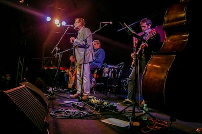 El cantante y compositor Pablo Guerrero, durante el concierto en la sala Galileo Galilei.