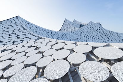 Detalle de la cubierta de la Elbphilharmonie, en Hamburgo. 