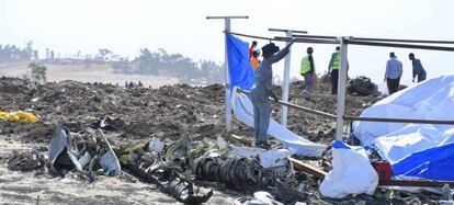 Restos del fuselaje del avión Boeing 737