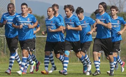 La plantilla del Espanyol, en una sesión de pretemporada en Peralada (Girona). El central Colotto, a la derecha, es uno de los fichajes.