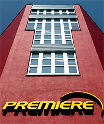 El logo del grupo alemán Premiere en las oficinas centrales en una ciudad cercana a Munich, Alemania.