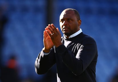 Patrick Vieira aplaude durante el Crystal Palace-Leicester.