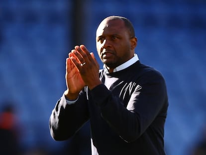 Patrick Vieira aplaude durante el Crystal Palace-Leicester.