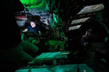 Interior de la nava Orión de la Artemis II de la NASA