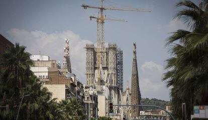 La Sagrada Familia, vista desde la calle Marina.