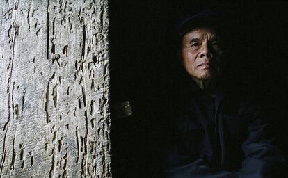 China ha crecido económicamente en las últimas décadas, pero mucha población no se ha beneficiado de ese progreso. En la imagen, un anciano en la aldea Nongma, en el suroeste del país.